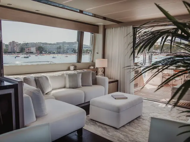 LADY M | Sunseeker 76 — 15 / 20