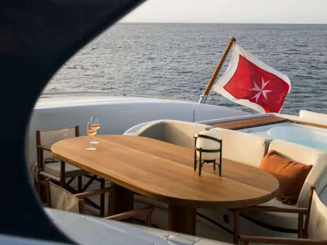 NOMAD | Mangusta 108 — 28 / 58
