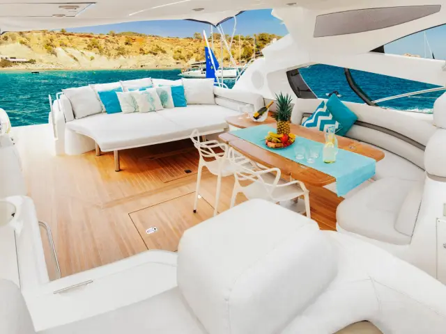 TRANQUILITY III | Sunseeker 68 — 9 / 15