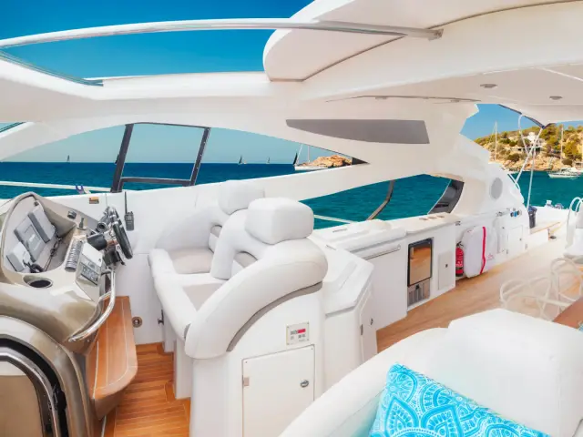TRANQUILITY III | Sunseeker 68 — 8 / 15