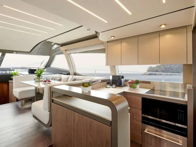 EL PETAS | Ferretti 550  — 13 / 20