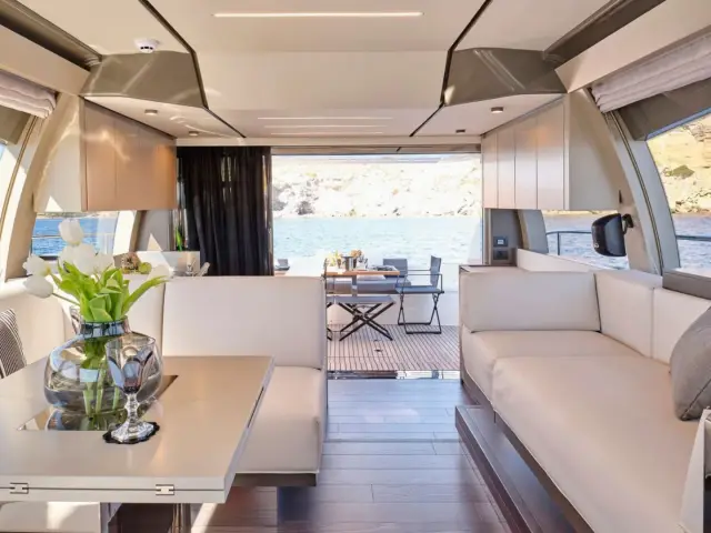 EL PETAS | Ferretti 550  — 10 / 20