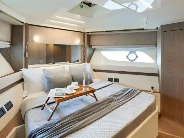 EL PETAS | Ferretti 550  — 17 / 20