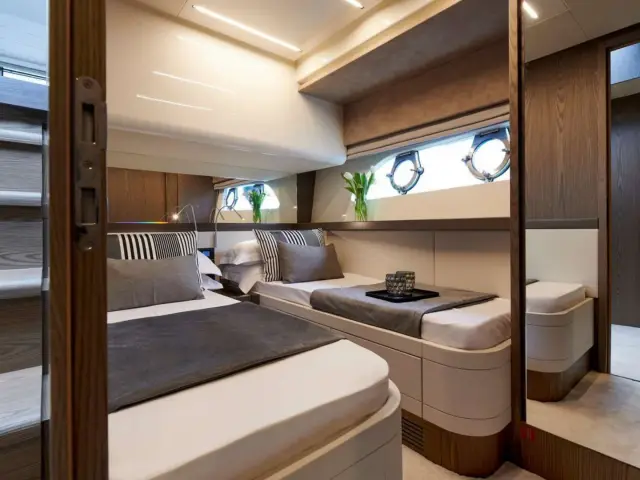 EL PETAS | Ferretti 550  — 19 / 20