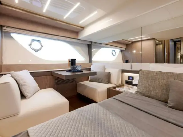 EL PETAS | Ferretti 550  — 16 / 20