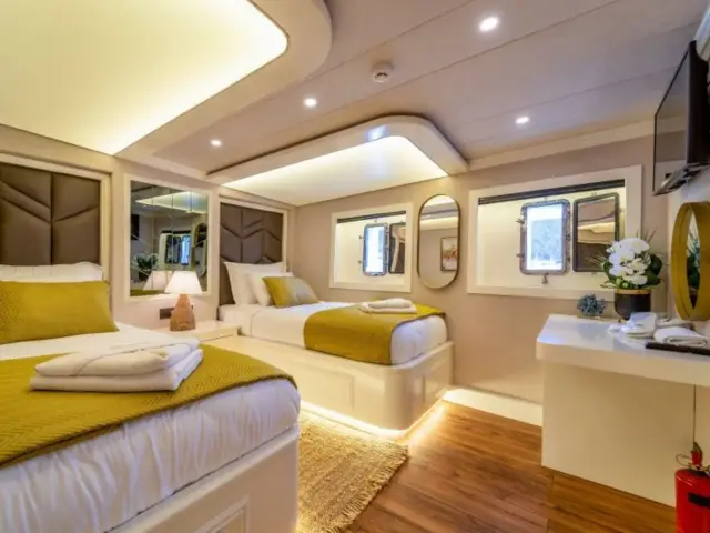 QUEEN OF MAKRI | Ketch Rig  — 45 / 49