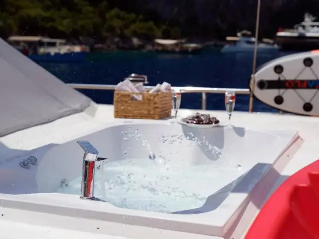 QUEEN OF MAKRI | Ketch Rig  — 30 / 49