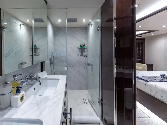 MIRRACLE | Sunseeker 95 — 17 / 19