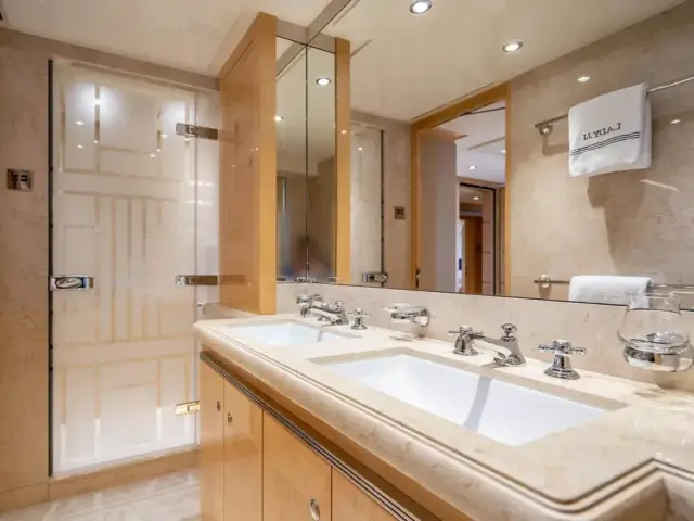 SOUTH | Heesen 180 — 30 / 32