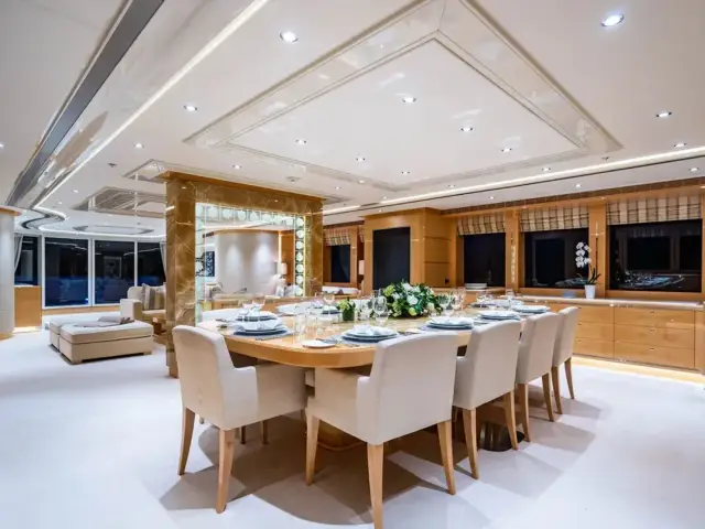 SOUTH | Heesen 180 — 19 / 32