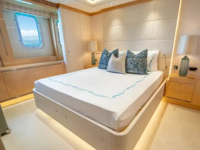 SOUTH | Heesen 180 — 29 / 32
