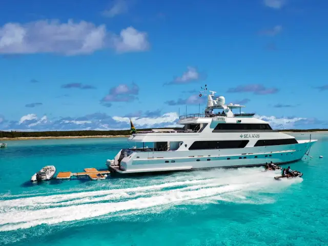 SEA AXIS | Heesen 125 — 3 / 35