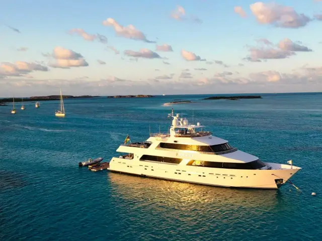 SEA AXIS | Heesen 125 — 5 / 35