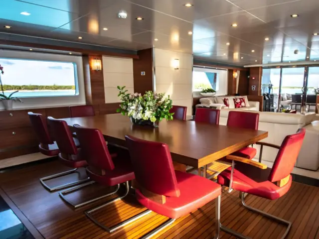 SEA AXIS | Heesen 125 — 18 / 35