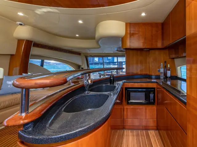 PRICELESS | Azimut 62 — 38 / 60