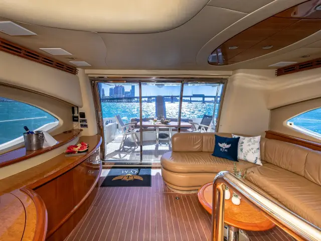 PRICELESS | Azimut 62 — 37 / 60