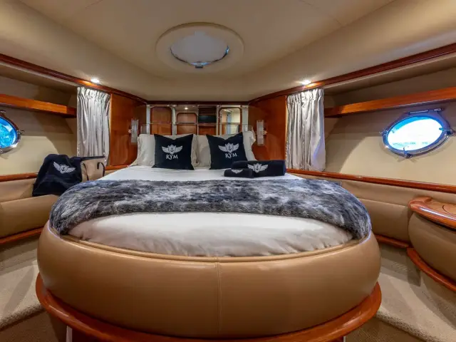 PRICELESS | Azimut 62 — 14 / 60