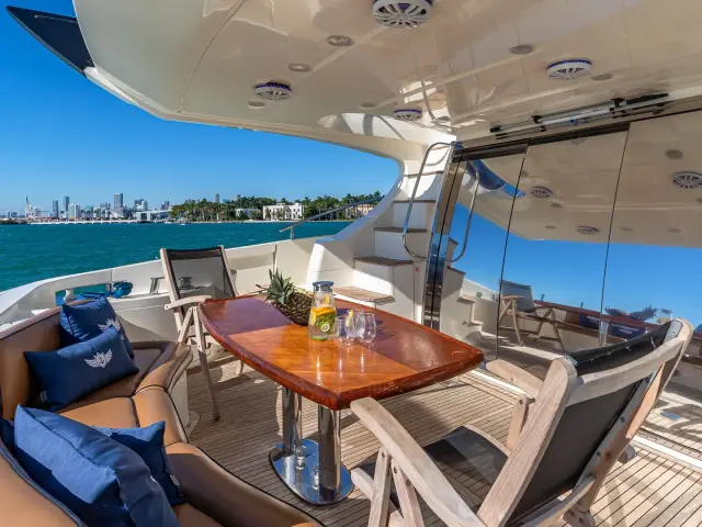 PRICELESS | Azimut 62 — 45 / 60