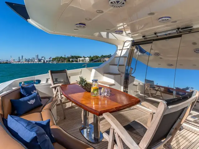 PRICELESS | Azimut 62 — 10 / 60