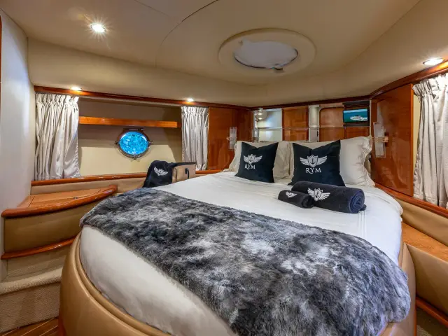 PRICELESS | Azimut 62 — 59 / 60