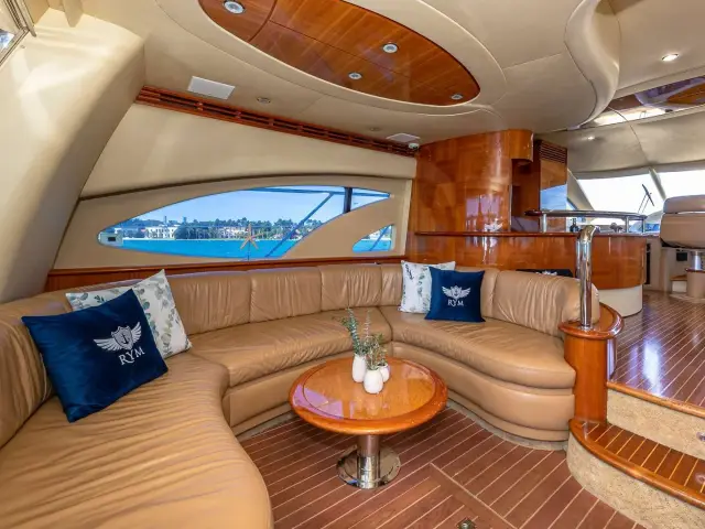 PRICELESS | Azimut 62 — 12 / 60