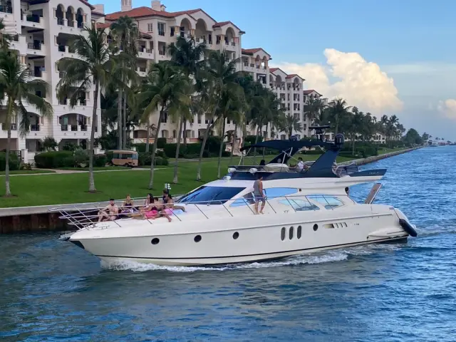 PRICELESS | Azimut 62 — 2 / 60