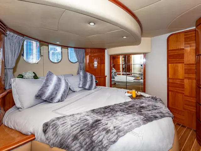 PRICELESS | Azimut 62 — 50 / 60