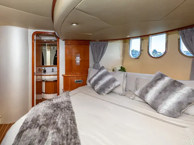 PRICELESS | Azimut 62 — 49 / 60