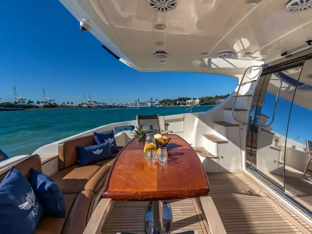 PRICELESS | Azimut 62 — 44 / 60