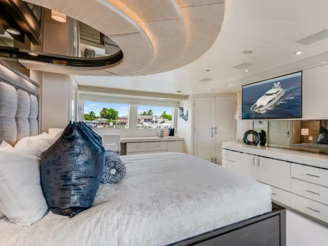 CUPCAKE | Westship 130 — 33 / 42