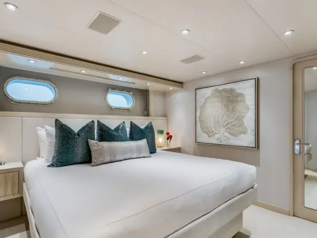 CUPCAKE | Westship 130 — 37 / 42