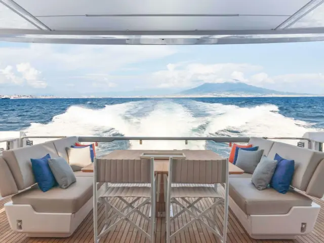 VITTORIA | Ferretti 860 — 16 / 25