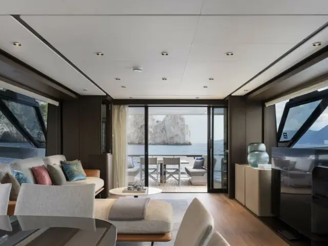 VITTORIA | Ferretti 860 — 20 / 25