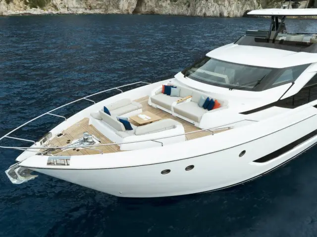 VITTORIA | Ferretti 860 — 3 / 25