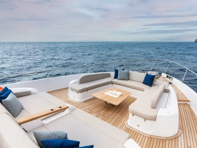 VITTORIA | Ferretti 860 — 17 / 25