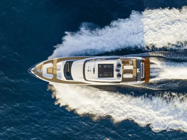 VITTORIA | Ferretti 860 — 13 / 25