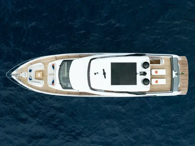 VITTORIA | Ferretti 860 — 15 / 25