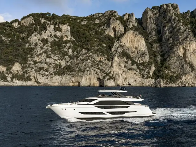 VITTORIA | Ferretti 860 — 10 / 25