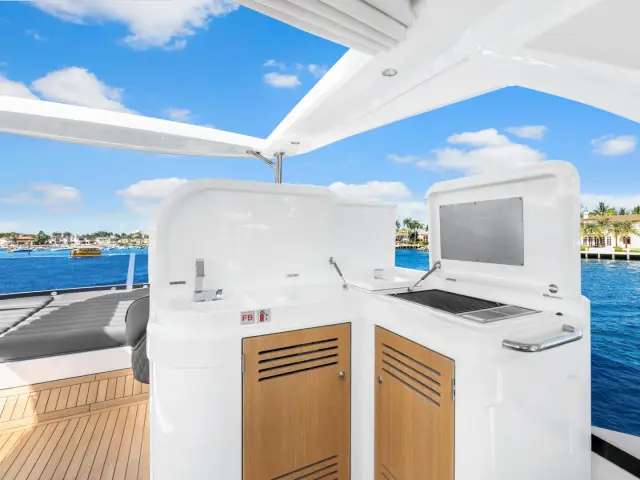 DONE DEAL | Sunseeker Manhattan 68 — 19 / 54