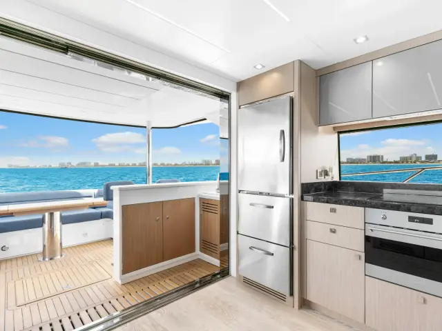 DONE DEAL | Sunseeker Manhattan 68 — 27 / 54