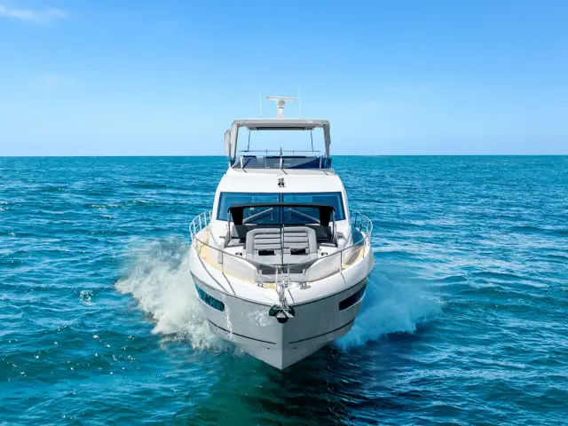 DONE DEAL | Sunseeker Manhattan 68 — 14 / 54