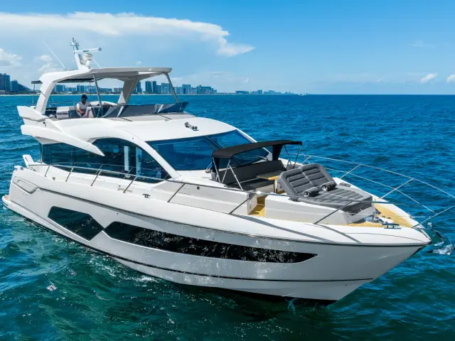 DONE DEAL | Sunseeker Manhattan 68 — 3 / 54