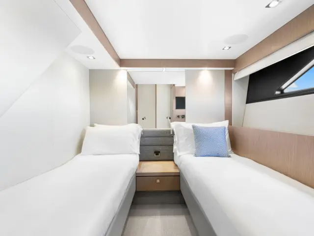 DONE DEAL | Sunseeker Manhattan 68 — 26 / 54