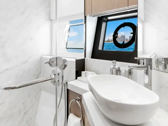 DONE DEAL | Sunseeker Manhattan 68 — 21 / 54