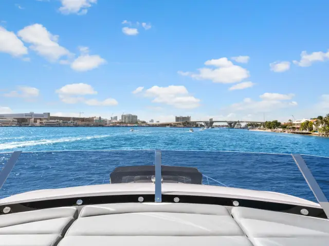 DONE DEAL | Sunseeker Manhattan 68 — 49 / 54