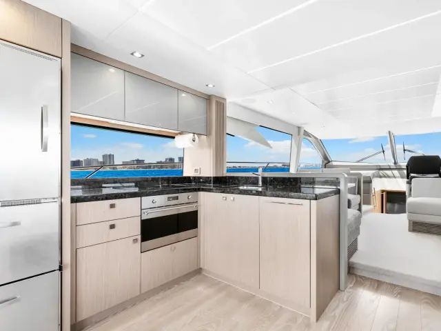 DONE DEAL | Sunseeker Manhattan 68 — 28 / 54