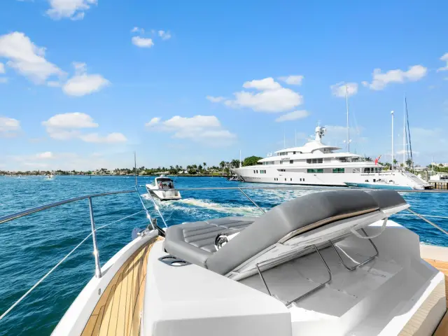 DONE DEAL | Sunseeker Manhattan 68 — 16 / 54