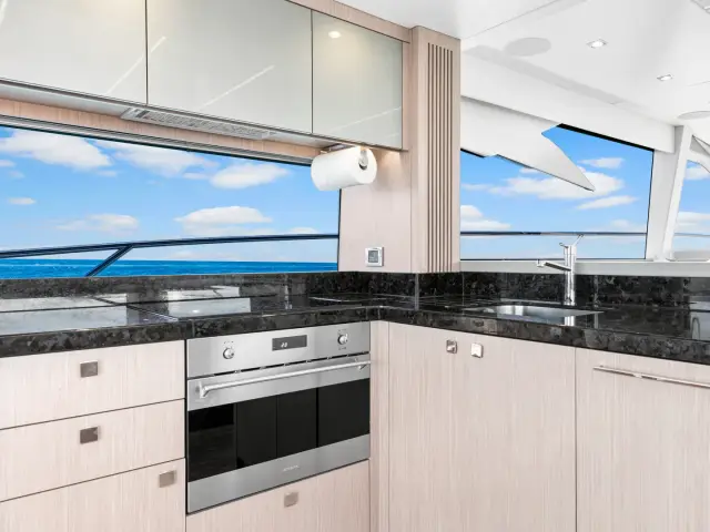 DONE DEAL | Sunseeker Manhattan 68 — 30 / 54