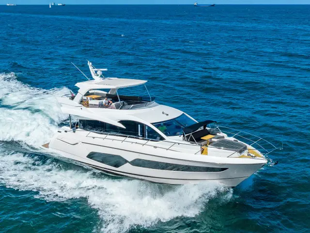 DONE DEAL | Sunseeker Manhattan 68 — 13 / 54