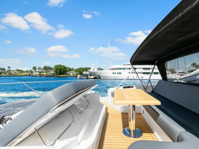 DONE DEAL | Sunseeker Manhattan 68 — 18 / 54